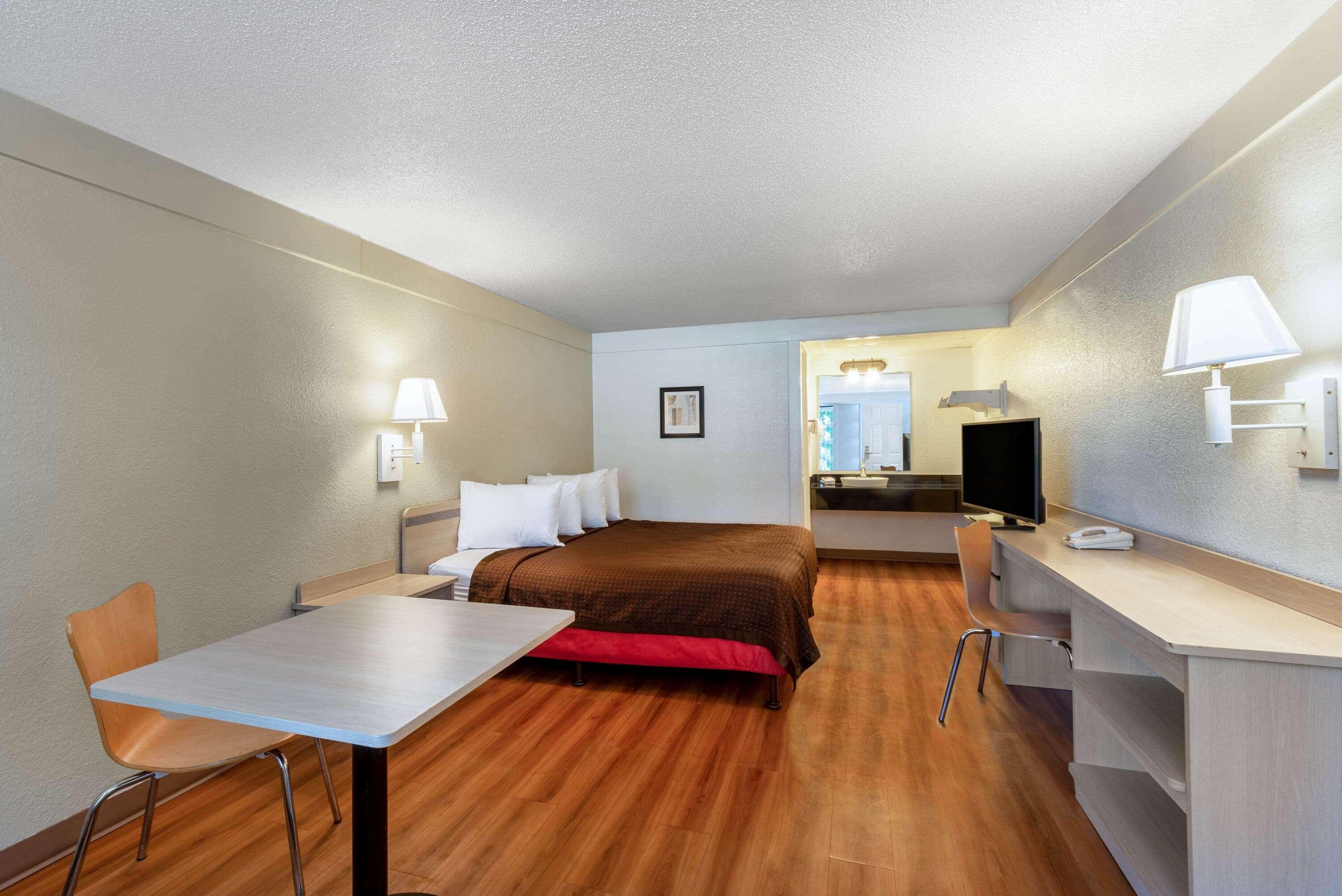 Travelodge By Wyndham Essington / Philadelphia Airport Buitenkant foto