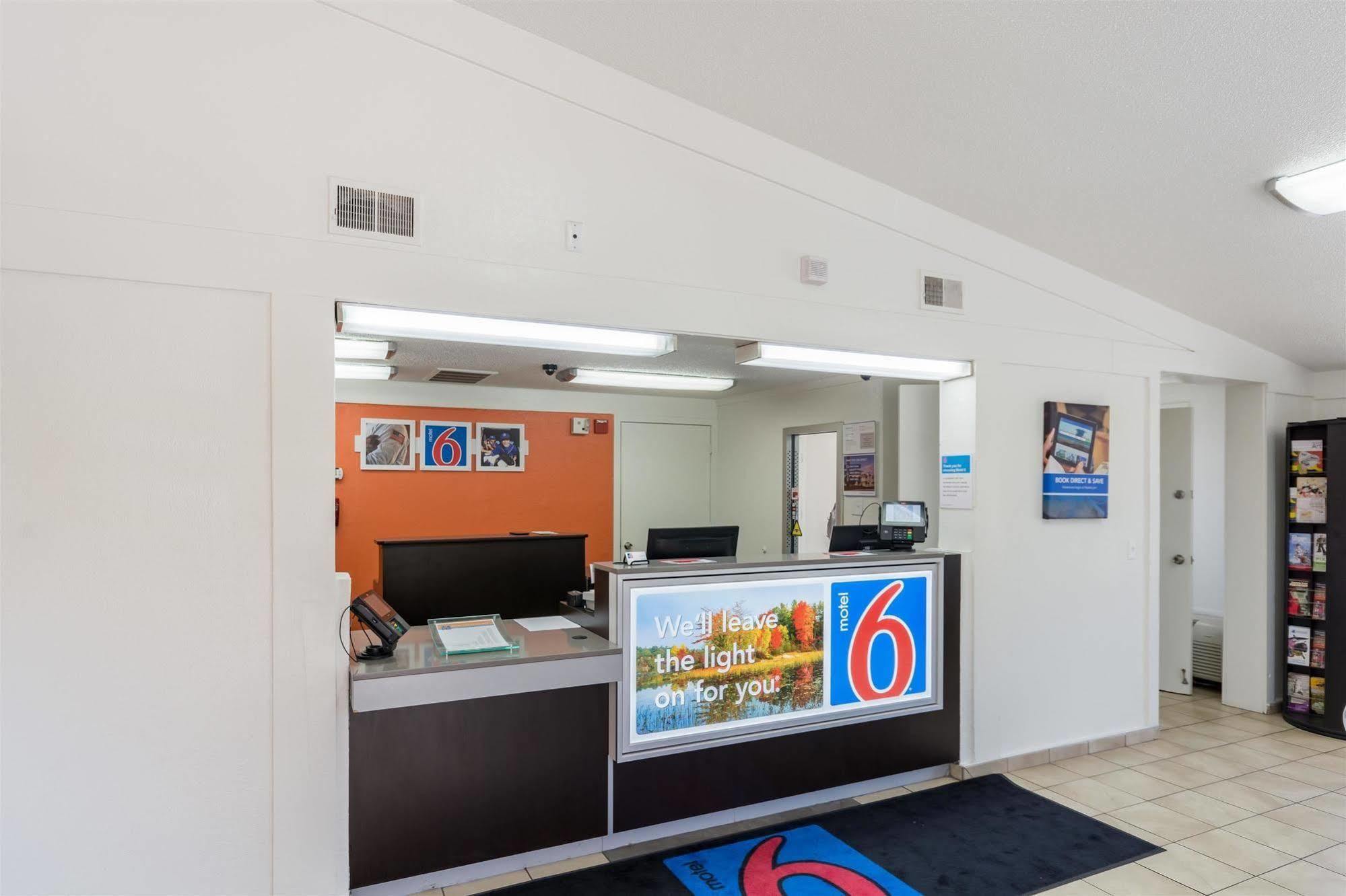 Travelodge By Wyndham Essington / Philadelphia Airport Buitenkant foto